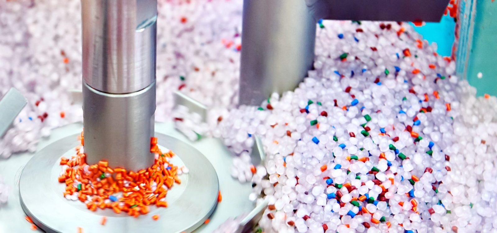 Centrifuge for plastic granules